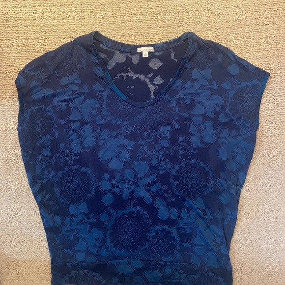 Gap Designed & Crafted Soft V Neck Sleeveless Top EUC - Picture 3 of 5